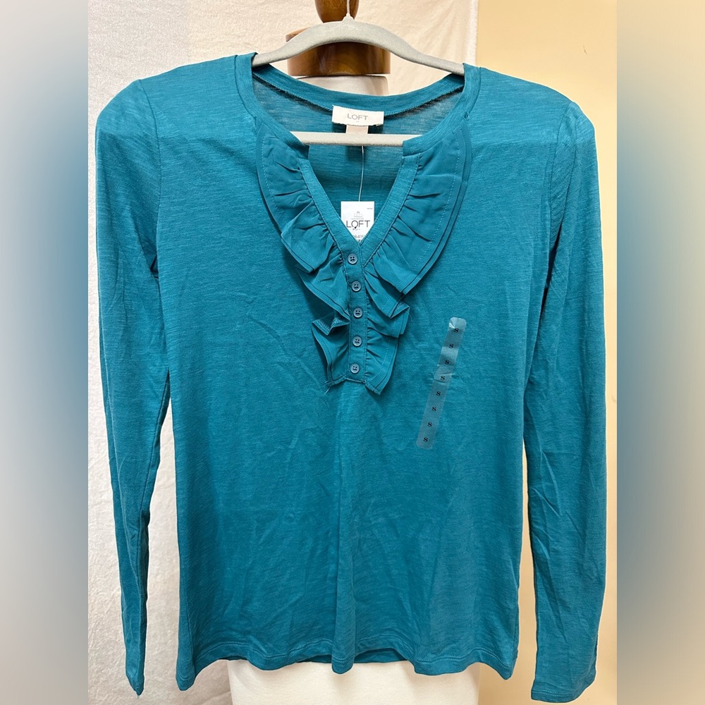 Loft long sleeve teal cotton top v-neck NWT size small.